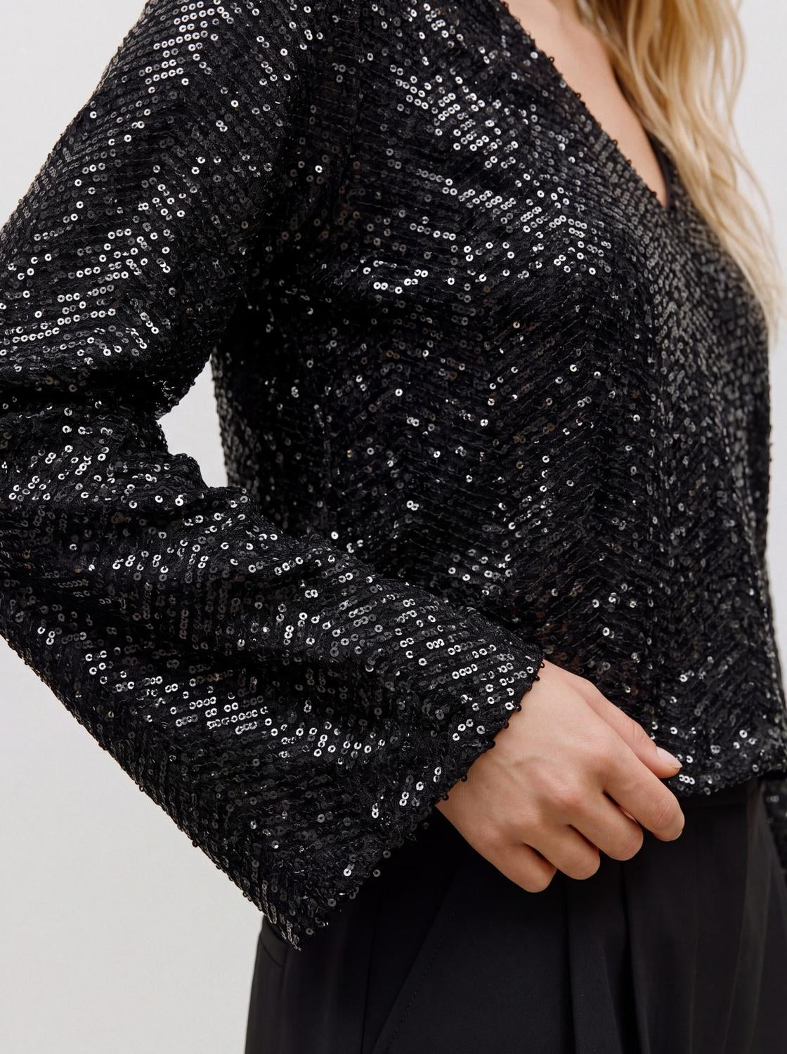 VMCLARISA LS V-NECK 2-WAY SQ TOP