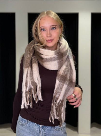 VMIVY LEAGUE SCARF