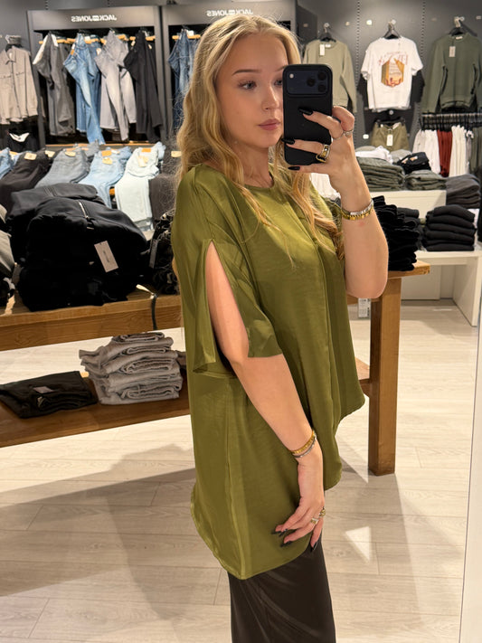 OBJCHILLI S/S ASYMMETRIC SLIT TOP